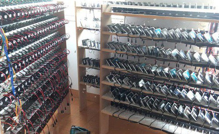 "Dân chơi" YouTube Việt Nam cày view bằng hàng trăm điện thoại cùng lúc, xây cả dàn chuyên dụng ngập phòng