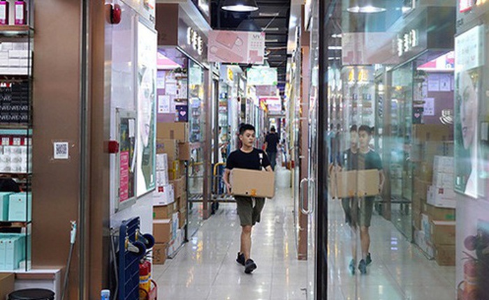 Hoa Cường Bắc - Khu chợ điện tử nổi tiếng nhất Trung Quốc nay bị 'nhuộm hồng' bởi đồ mỹ phẩm