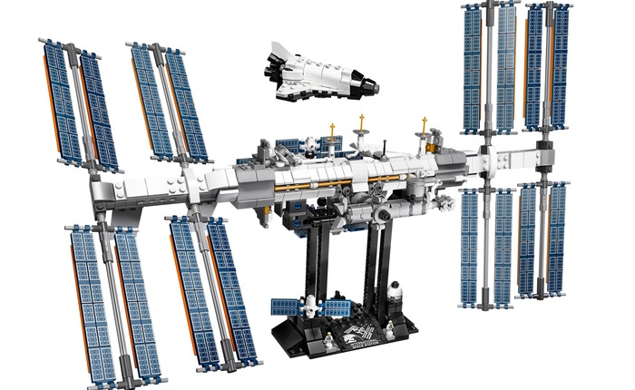 Đây là bộ Lego Trạm vũ trụ quốc tế: dù rất chi tiết nhưng cũng mong manh dễ vỡ chẳng khác gì hàng thật