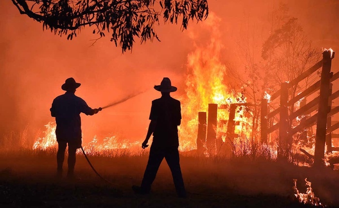 Lý giải trực quan về đám cháy khủng khiếp tại Úc: nhiệt lượng từ đâu, tại sao cháy rừng lại gây bão sét, người ta có chạy thoát được ngọn lửa không?