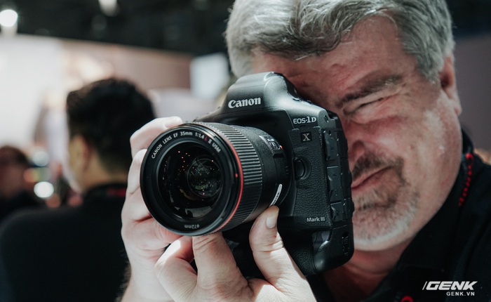 [CES 2020] Cận cảnh bộ đôi "quái vật" Canon EOS 1DX Mark III và EOS Ra