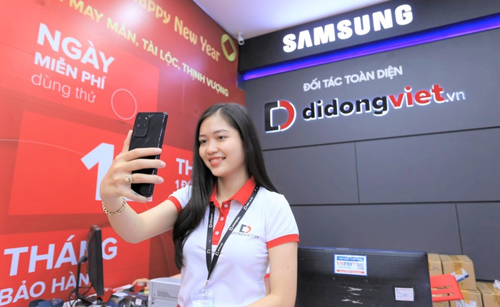 Galaxy S20, S20 Plus, S20 Ultra giá từ 16,9 triệu đồng. Di Động Việt giao hơn 300 máy cho khách trong ngày mở bán.