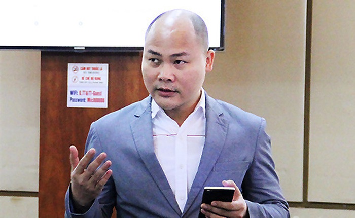 CEO Nguyễn Tử Quảng giải thích các thuật ngữ của ứng dụng khẩu trang điện tử Bluezone, tiết lộ đã có 10 triệu lượt tải