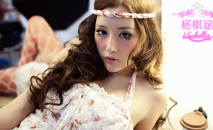 Điệu đà với "búp bê" Dương Kỳ Hàm