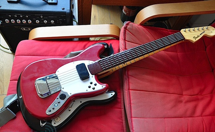 Rock Band 3: Mục kích chiếc guitar Fender Mustang-Pro