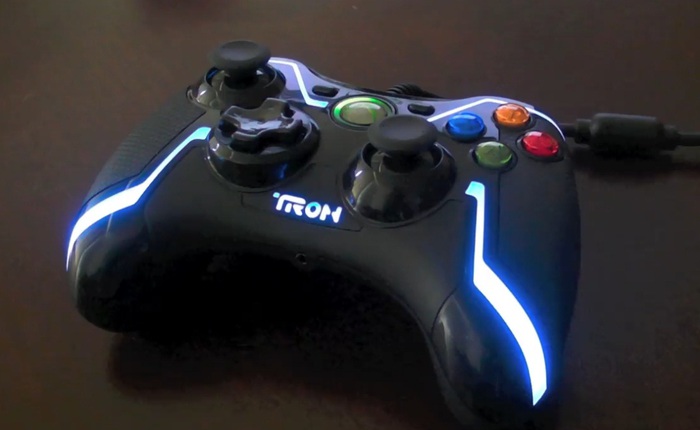 Sành điệu tay cầm Xbox phong cách TRON