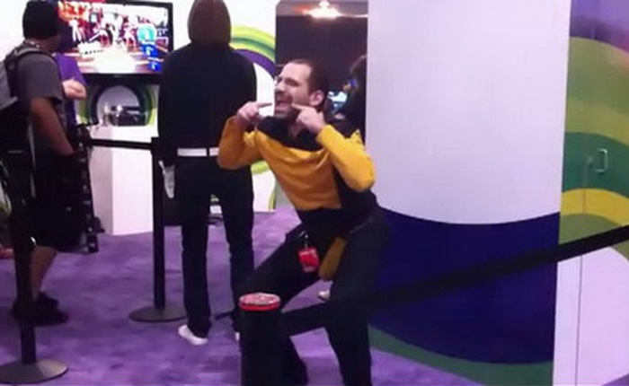 Fan Star Trek "quậy" sàn nhảy Kinect