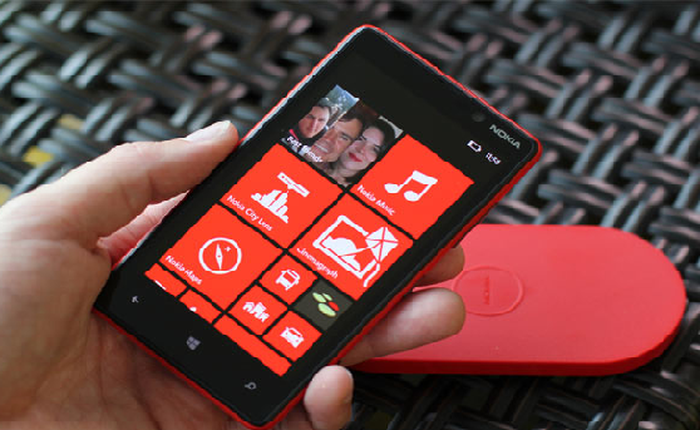 Giá của Lumia 920 và 820 không "đẹp" như mong đợi