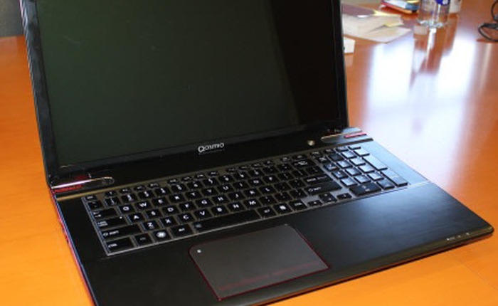 Toshiba làm mới laptop chơi game Qosmio X875 với ổ lai