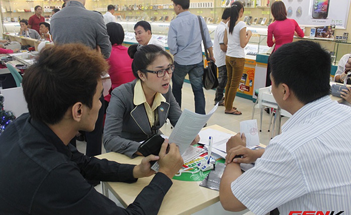 Viettel TPHCM: 2 tiếng sau giờ mở cửa mới có iPhone 5