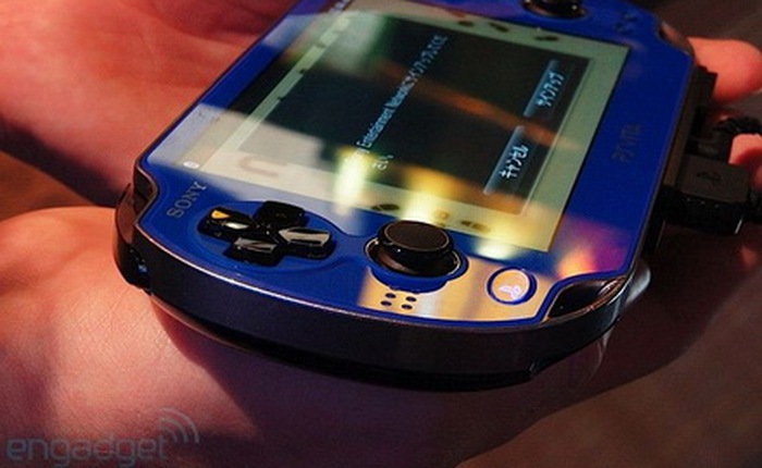 Cận cảnh Sony PlayStation Vita Sapphire Blue