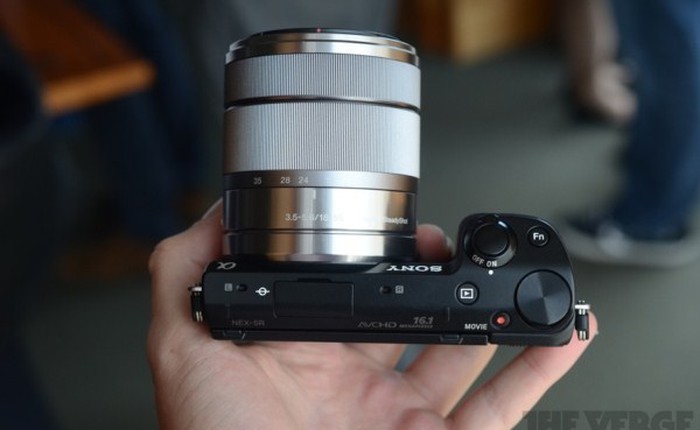[IFA 2012] Sony ra mắt NEX – 5R: Máy ảnh không gương lật đầu tiên có wifi
