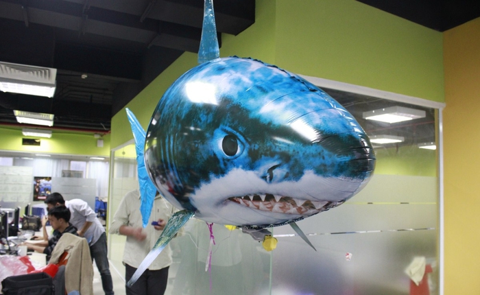 Cá mập bay: Món đồ chơi độc đáo cho người thích công nghệ