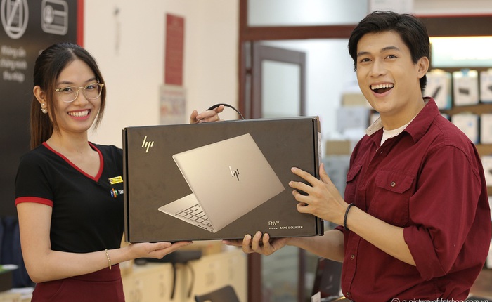 Khách hàng được trả góp 0% lãi suất khi mua laptop tại FPT Shop