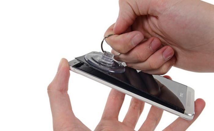HTC One phá kỷ lục "smartphone khó sửa nhất"