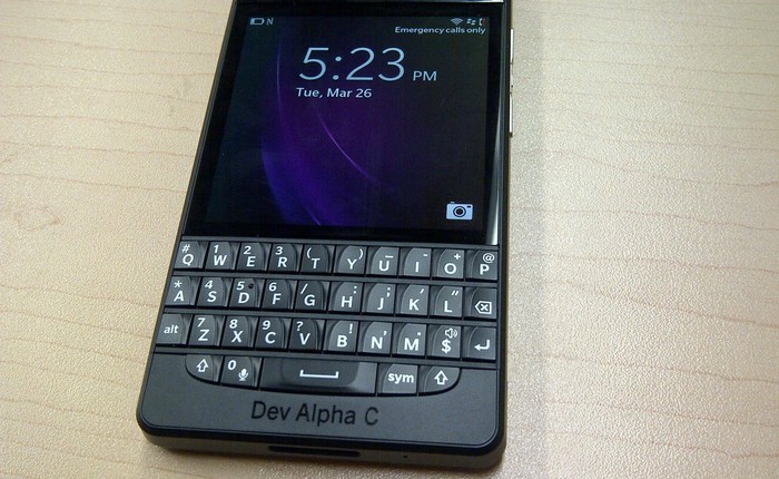 Trên tay smartphone BlackBerry 10 Dev Alpha C: Thiết kế nam tính cùng bàn phím QWERTY "chất"