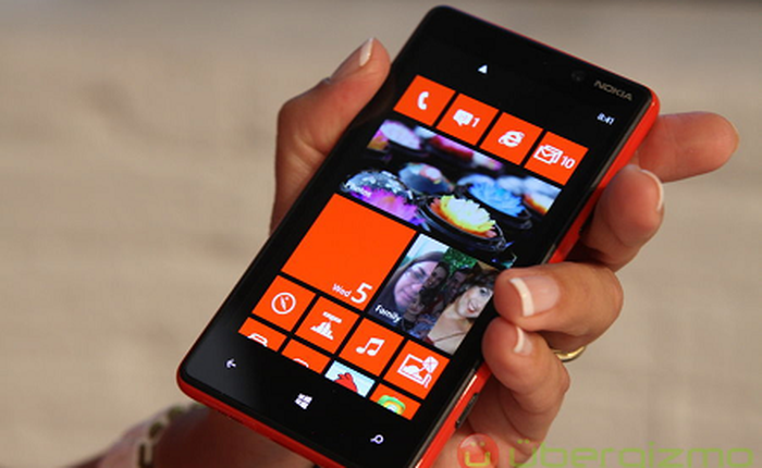 Lumia 920 có thể mở màn hình mà không cần dùng phím cứng