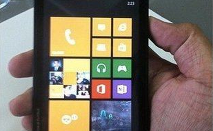 Smartphone Lumia 625 với màn hình 4,7 inch đang chờ ngày lên kệ