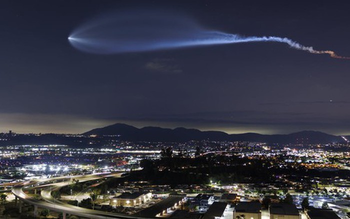 Debris from SpaceX's Starlink satellite is floating in space