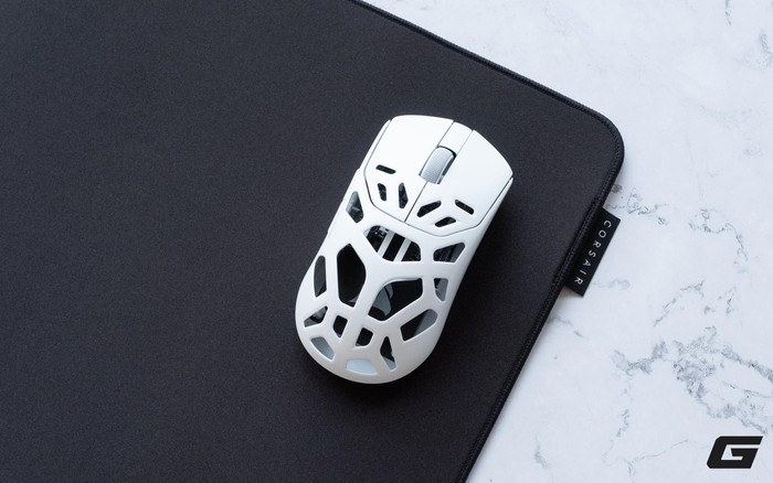 Experience Corsair Saber v2 Pro Wireless MG: "Skeletal" magnesium frame, super light at only 56g but offers everything professional gamers need