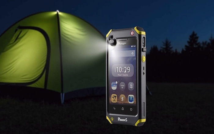 Ra mắt điện thoại siêu bền có máy chiếu, pin 17.600mAh, đèn pin siêu sáng, camera soi đêm 64MP