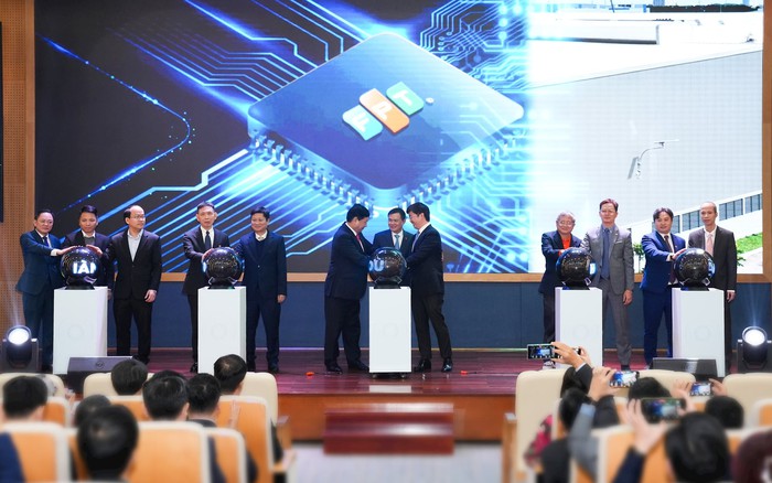 Chủ tịch Viettel Tào Đức Thắng nói gì khi FPT công bố thành lập nhà máy kiểm thử, đóng gói đầu tiên của Việt Nam?