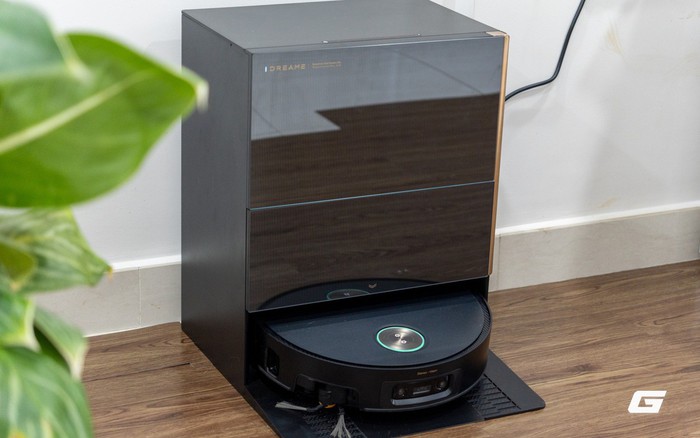 Đây là chiếc robot hút bụi lau nhà giá ngang xe tay ga, sở hữu không chỉ một mà tới hai “vũ khí” độc đáo