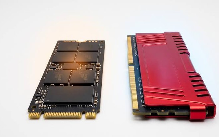 Tại sao ổ SSD bị hao mòn trong khi bộ nhớ RAM gần như bất tử