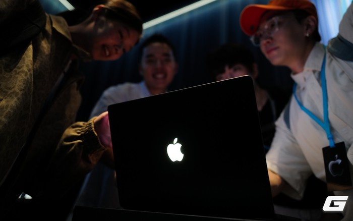 MacBook có cảm ứng thì hay, nhưng quả táo phát sáng mới là thứ làm tim tôi đánh rơi một nhịp