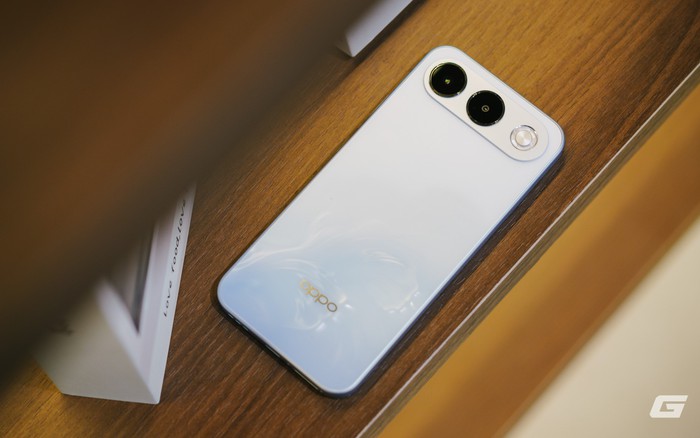 Đây là OPPO A7 Pro 5G: Smartphone dòng A đầu tiên khiến mình chủ động lật camera selfie khi đi chơi