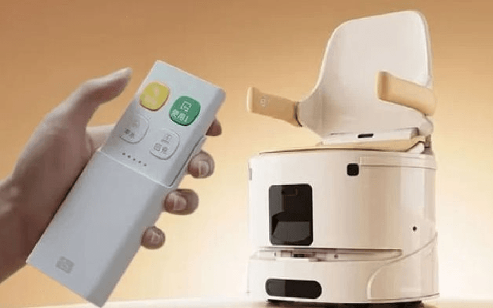 "Robot bồn cầu" giá hơn 100 triệu đồng gây bất ngờ tại triển lãm công nghệ, chỉ cần gọi một tiếng là tự chạy đến tận giường người dùng.