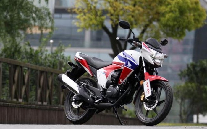 Huyền thoại Honda RR150 bất ngờ tái xuất, cỗ máy thực dụng liệu có sống sót giữa thời đại bão hòa công nghệ?
