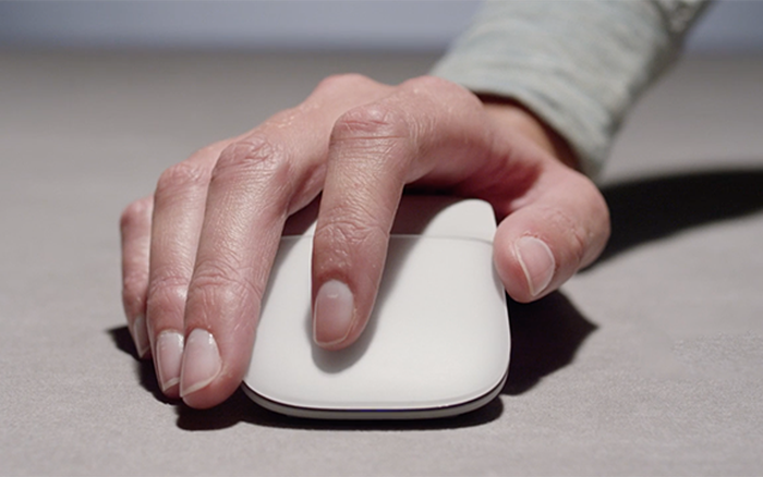Microsoft trình làng chuột Surface Arc Mouse, chỉ tương thích với máy có  kết nối Bluetooth 4.0, giá 79 USD