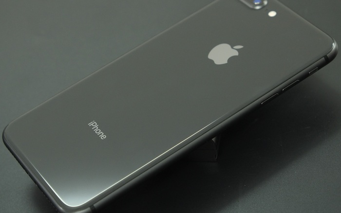 Với màu Space Grey, iPhone 8 Plus đem lại sự trẻ trung và hiện đại. Cùng xem hình ảnh về chiếc iPhone này và đắm chìm vào sự kết hợp hoàn hảo giữa thiết kế và công nghệ.